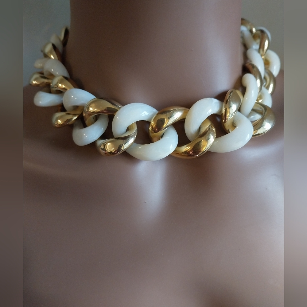 Chic Gold and White Link Necklace - Picture 3 of 12